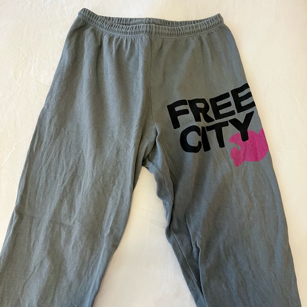 Grey Free City Sweatpants Size Medium - Picture 2 of 4